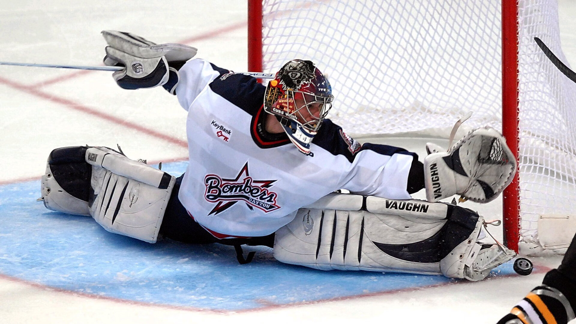 曼联2-2热刺赛后评分：姆贝莫与德利赫特最高，曼联2_1热刺